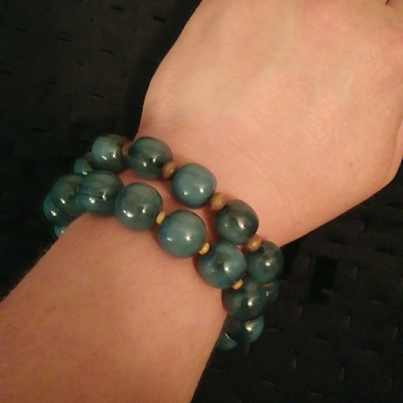 Jewelry - ❄Winter Clearance❄ Pair of teal bead bracelets